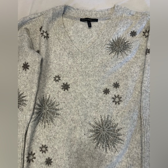 White House Black Market Holiday Sweater LG Grey V-Neck Sparkle Snowflake XLP - Picture 14 of 16